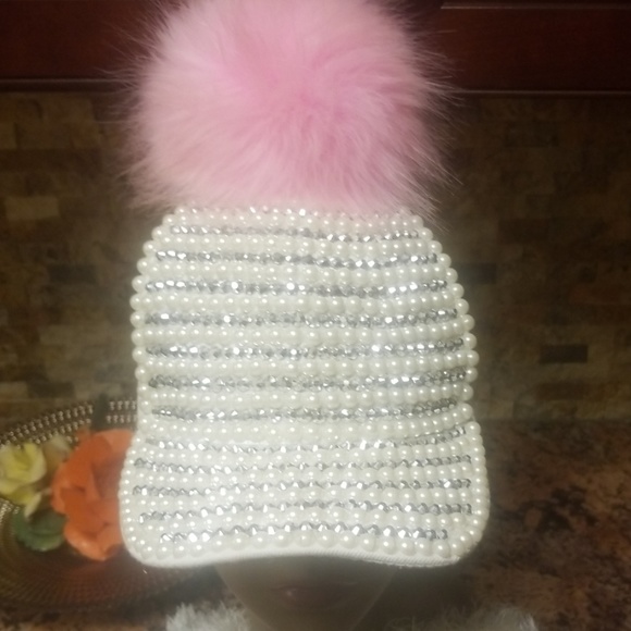 Hat with embellishments and fur pom pom - Picture 2 of 8